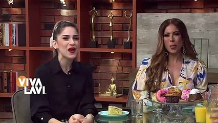 Peluqueros se solidarizan con mujer con cáncer y se rapan