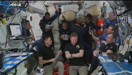 Missão privada chega à ISS com dois sauditas a bordo