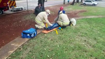 Pedestre fratura o dente após sofrer queda na Avenida Brasil