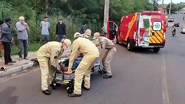 Ciclista sofre corte na testa após bater pneu em meio-fio e cair no Parque 1º de Maio