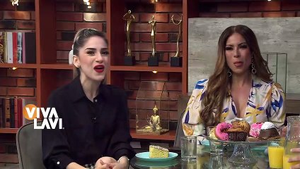 Peluqueros se solidarizan con mujer con cáncer y se rapan