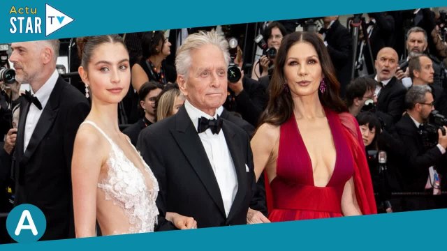 Michael Douglas honoré à Cannes : ultra-sexy, sa femme Catherine Zeta-Jones affiche un immense décol