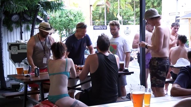 Worker shortage ends in NT pubs as backpacker visa changes see travellers flock to hospitality