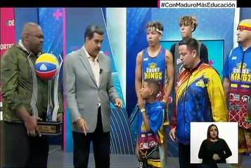 下载视频: Presidente Nicolás Maduro aprueba creación de Liga de Baloncesto de Calle en Venezuela