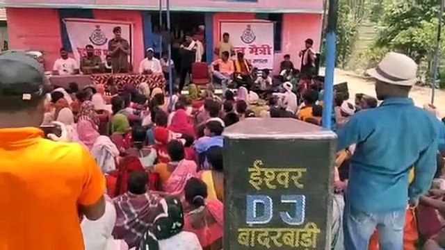 एसपी ने नक्सल प्रभावित क्षेत्र में शिविर लगाकर सुनी लोगों की समस्या