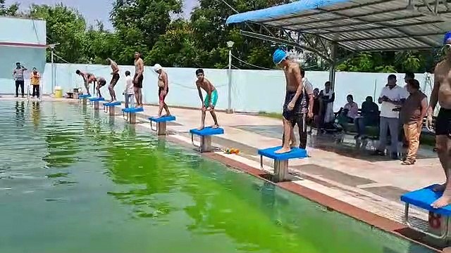 सीनियर जिला स्तरीय तैराकी प्रतियोगिता