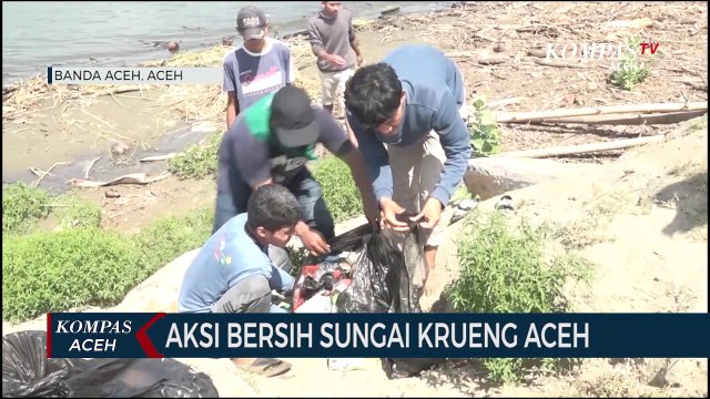 Aksi Bersih Sungai Krueng Aceh Oleh Mahasiswa dan Relawan