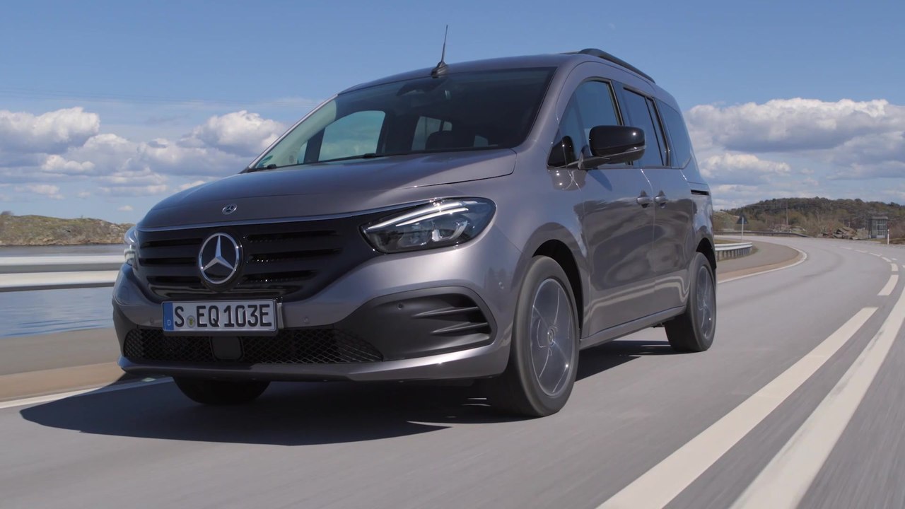 Mercedes-Benz EQT 200 in Chromite grey Driving Video