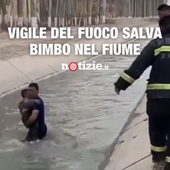 Vigile del fuoco si lancia nel canale per salvare un bambino