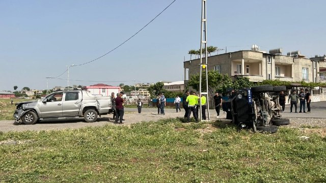 Siirt'te zırhlı polis aracı ile kamyonet çarpıştı