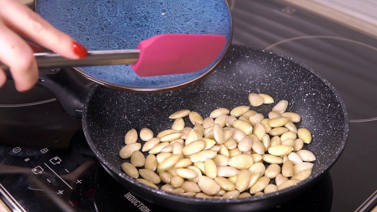 Kondensmilch mit Mandeln schlagen! Du wirst begeistert sein! Kein Backen, keine Gelatine, keine Eier