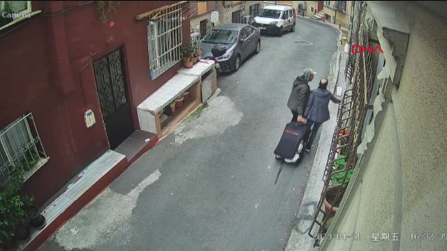 Açmayı başaramadıkları kasayı çaldılar