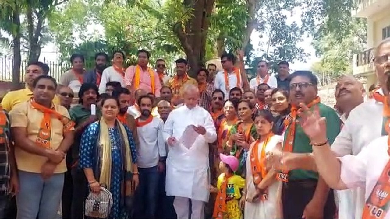 सांसद बोहरा पहुंचे जयपुर डिस्कॉम कार्यालय, सीएम के नाम सौंपा ज्ञापन