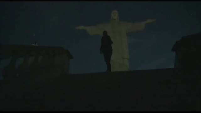 Il Cristo Redentore di Rio de Janeiro si spegne per Vinicius