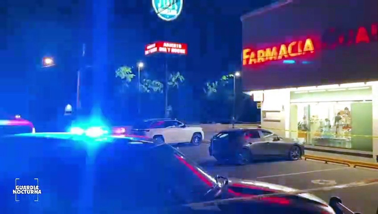 #Preliminar Un hombre fue baleado por sujetos que intentaron asaltarlo afuera de una sucursal de Farmacias Guadalajara, en la colonia Parques del Bosque; en Tlaquepaque #GuardiaNocturna