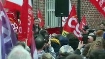 Vertbaudet: à Tourcoing, Jean-Luc Mélenchon affirme son soutien aux grévistes