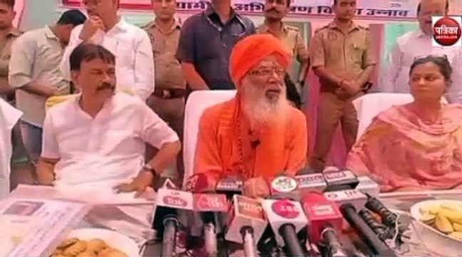 Video story: साक्षी महाराज ने कहा यह प्रधानमंत्री के पैर नहीं भारत माता के चरण हैं