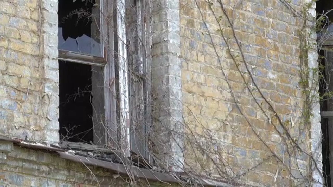 Einbrecher steckt in Fenster fest: Polizei befreit ihn