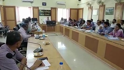 हर कर्मचारी की जवाबदेही तय होनी चाहिए : जिला कलक्टर