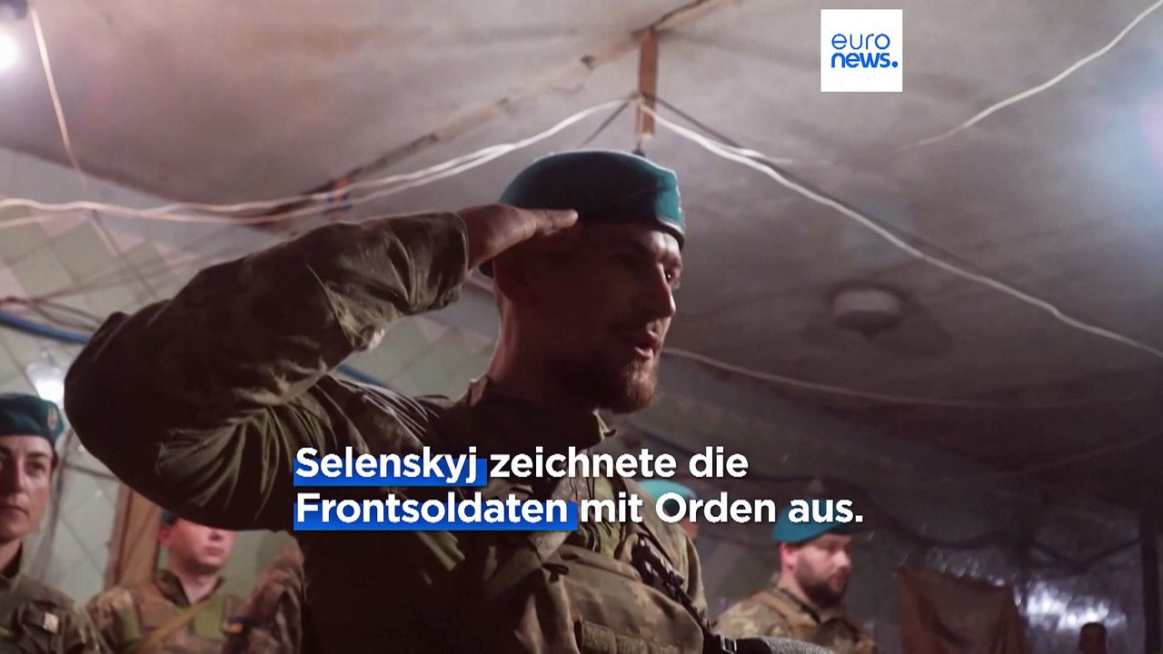 Selenskyj stattet Marineinfanterie Frontbesuch ab