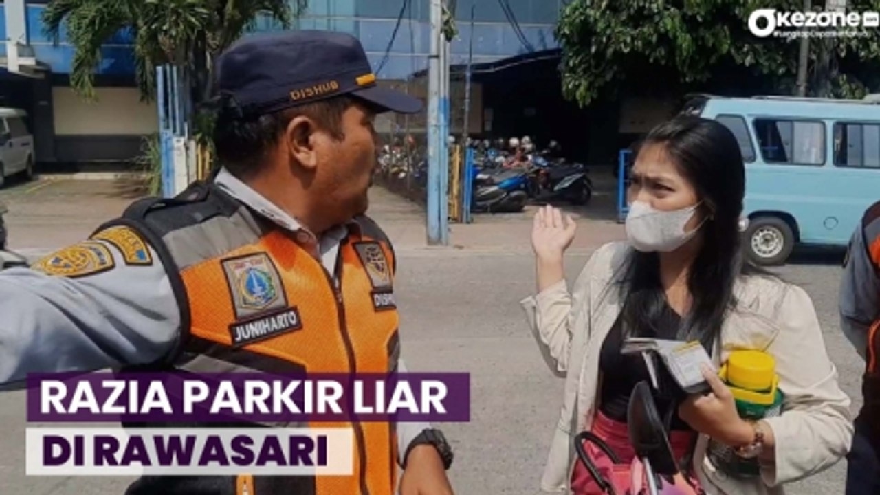 Wanita Protes Ban Motornya Digembosi  saat Razi...