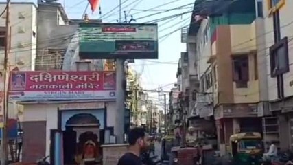उज्जैन: चौड़ीकरण के विरोध में धरने पर बैठे कांग्रेसी,जनता का मिला समर्थन