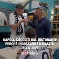 Napoli, cacciati dal ristorante perché indossano la maglia della Juve