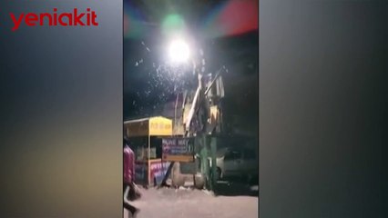 İlginç görüntüler! Gökten solucan yağdı yetkililer şemsiye uyarısında bulundu