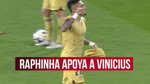 Raphinha apoya a Vinicius con una camiseta: dedicatoria especial contra el racismo