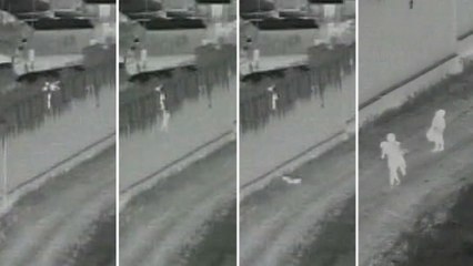 Lanzan a un niño de cuatro años sobre un muro fronterizo