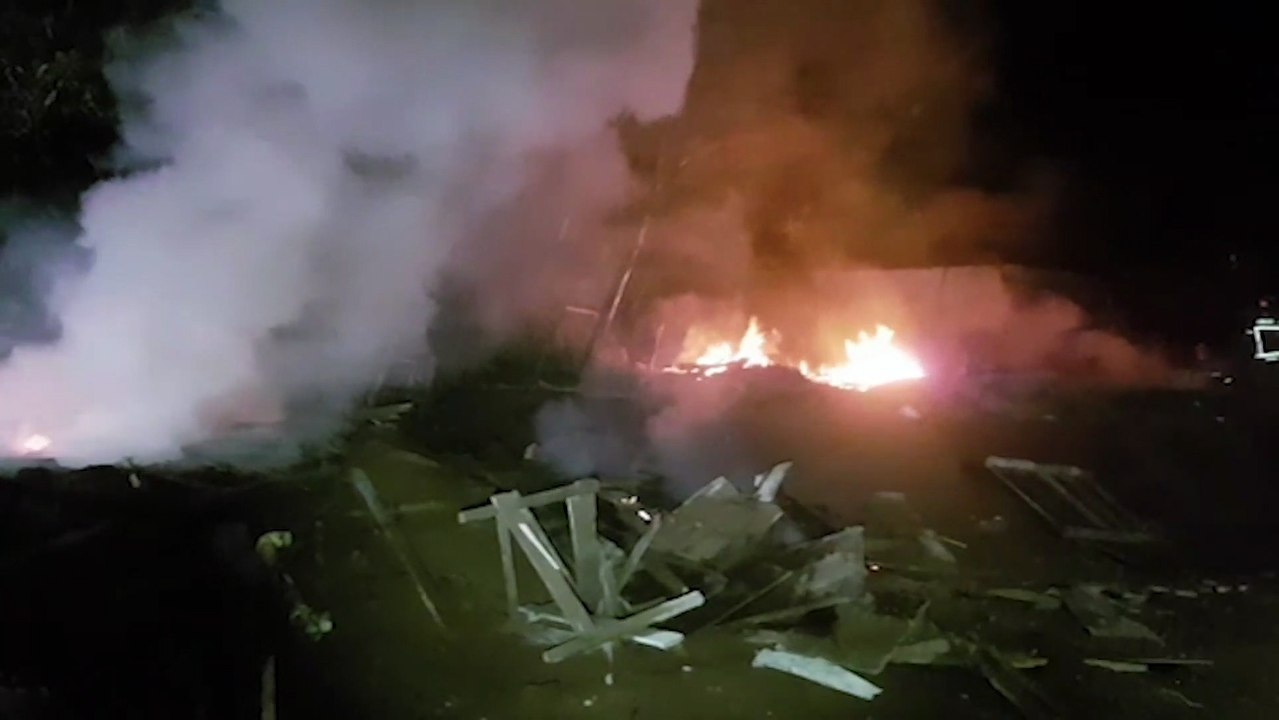 Fogo em entulhos mobiliza Corpo de Bombeiros ao Universitário