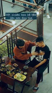 Giả vờ đau tim gục xuống và màn cầu hôn ngọt lịm phía sau của đôi LGBT