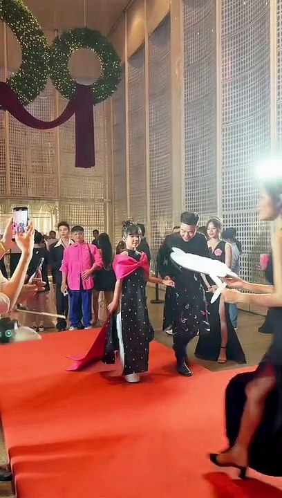 Clip: “Thánh diễn sâu” Bối Bối ở hiện tại