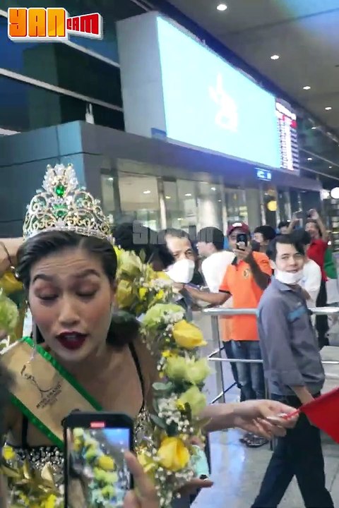 Đoàn Thiên Ân nghẹn khóc khi về nước: Sân bay chật kín, fan chào đón nồng nhiệt