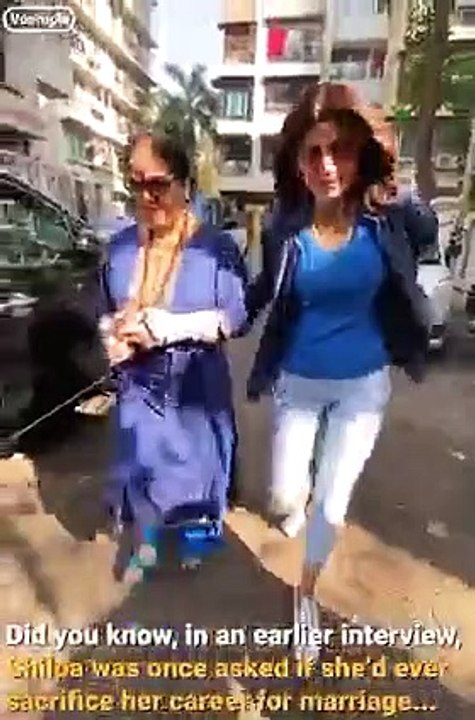 Mummy ko haath mein chott lagi hai? Shilpa Shetty with her mom Sunanda Shetty! "Kya h
