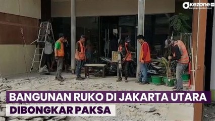 Petugas Gabungan Pemprov DKI Bongkar Paksa Bangunan Ruko