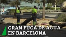 Una gran fuga de agua en Barcelona causa estragos en el barrio de Pedralbes