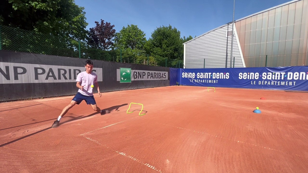 Glissade sur terre battue au tennis