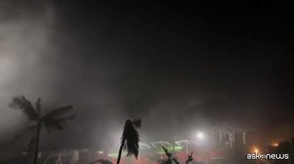 Il tifone Mawar si abbatte sull'isola di Guam