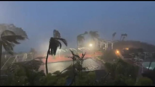 Il tifone Mawar si abbatte sull'isola di Guam