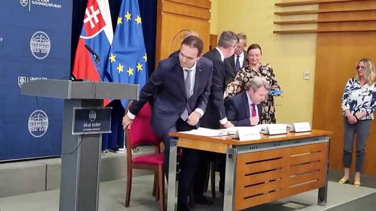 ZÁZNAM: SR podpísala zmluvu s Winkelmannom, v Rimavskej Sobote investuje 110 mil. eur