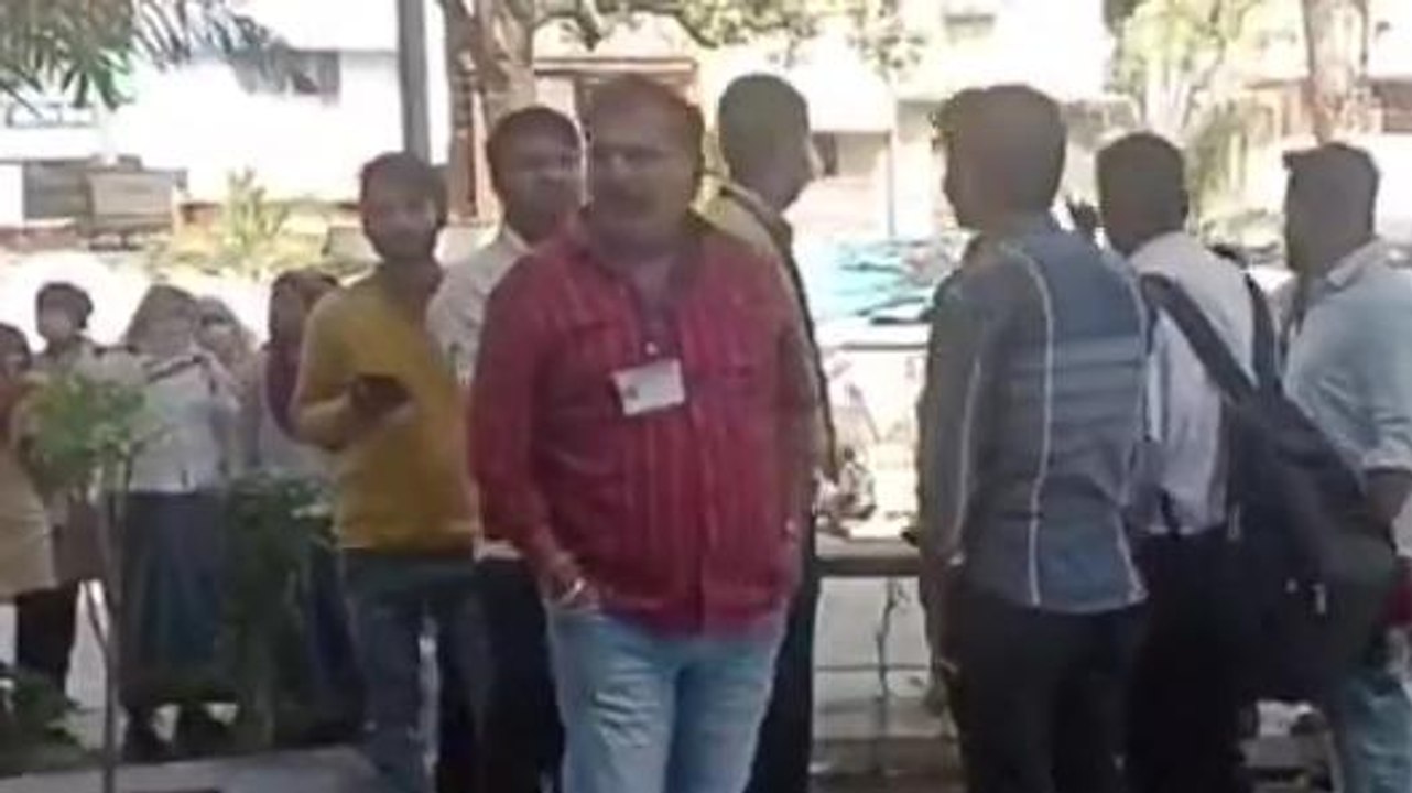रीवा: 2 महीने से नहीं मिला वेतन, कर्मचारी हड़ताल पर, अस्पताल में व्यवस्था ठप्प