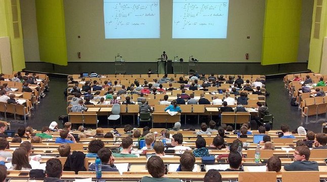 Universidad Externado otorgará becas y alivios económicos a jóvenes con dificultades económicas