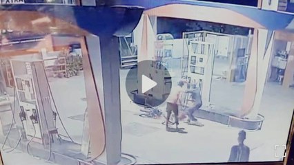 पेट्रोल भरवाते समय बाइक की टंकी के पास लाइटर जलाकर लगाई आग,बदमाशों की करतूत का CCTV वीडियो आया सामने