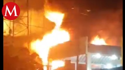 Se reporta fuerte incendio en refinería de PEMEX en Minatiltan, Veracruz