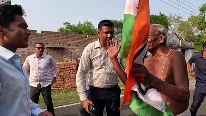 video : वरिष्ठ कार्यकर्ता से मिले अभिषेक बनर्जी