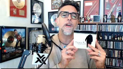 LUCAS  REVIEWS - MICHAEL VINCENT "Electric Fox"