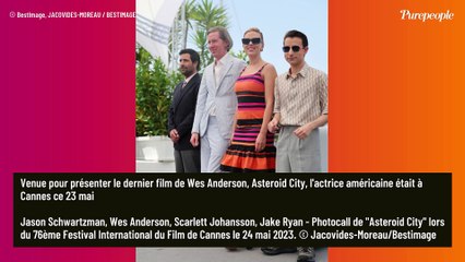 Download Video: Scarlett Johansson resplendissante à Cannes : l'actrice dévoile son énorme tatouage floral... dans le dos