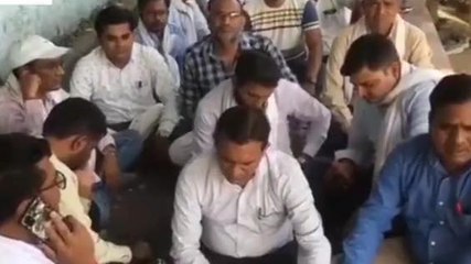 सिंगरौली: निलंबित पटवारियों को बहाल कराने किया धरना प्रदर्शन