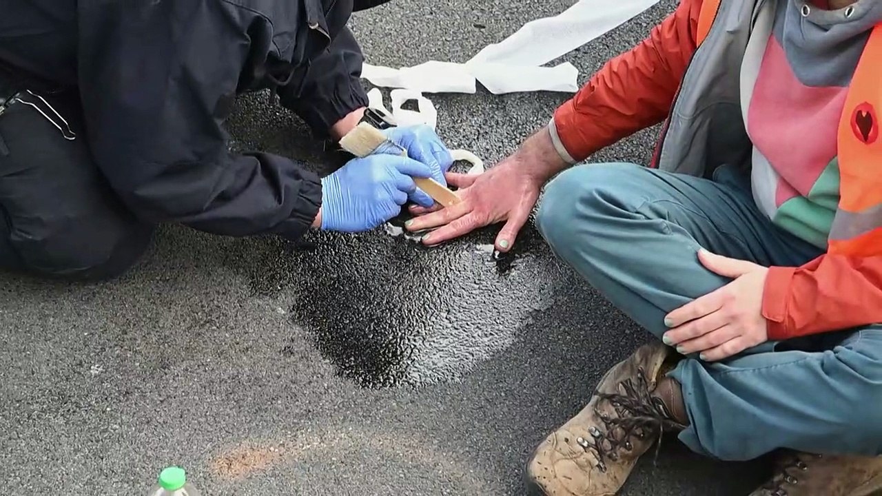 Bundesweite Razzia gegen Letze Generation - Aktivisten wollen weitermachen